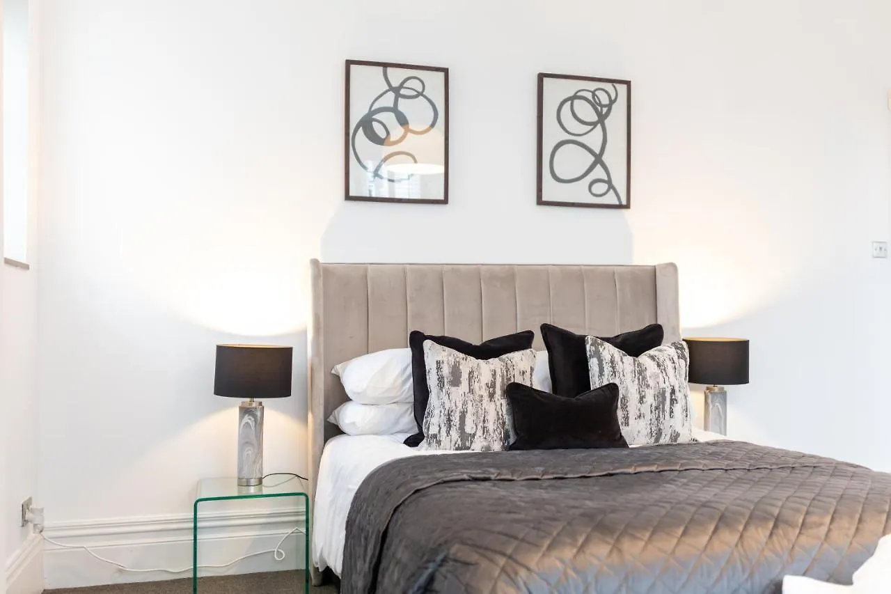 Luxury Boutique 5 Bedroom House In Cardiff 0*,  United Kingdom