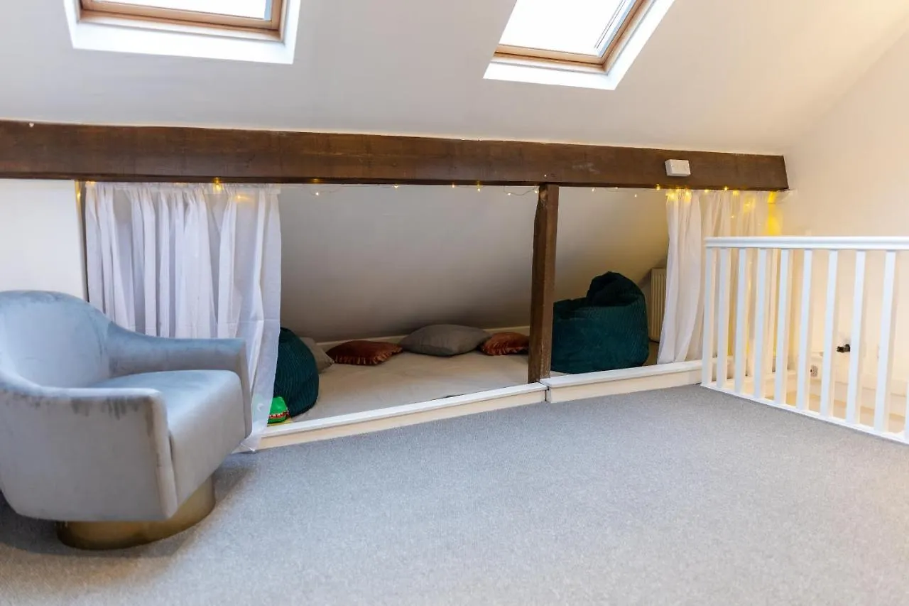 Luxury Boutique 5 Bedroom House In Cardiff