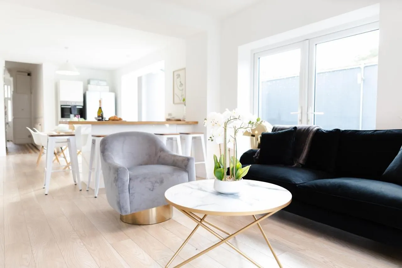 Luxury Boutique 5 Bedroom House In Cardiff Holiday home