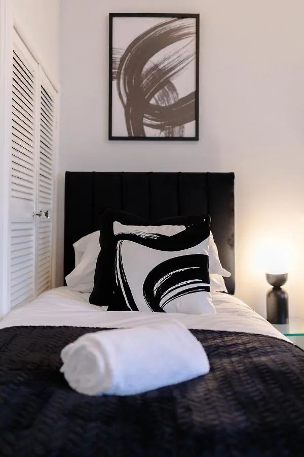 Luxury Boutique 5 Bedroom House In Cardiff