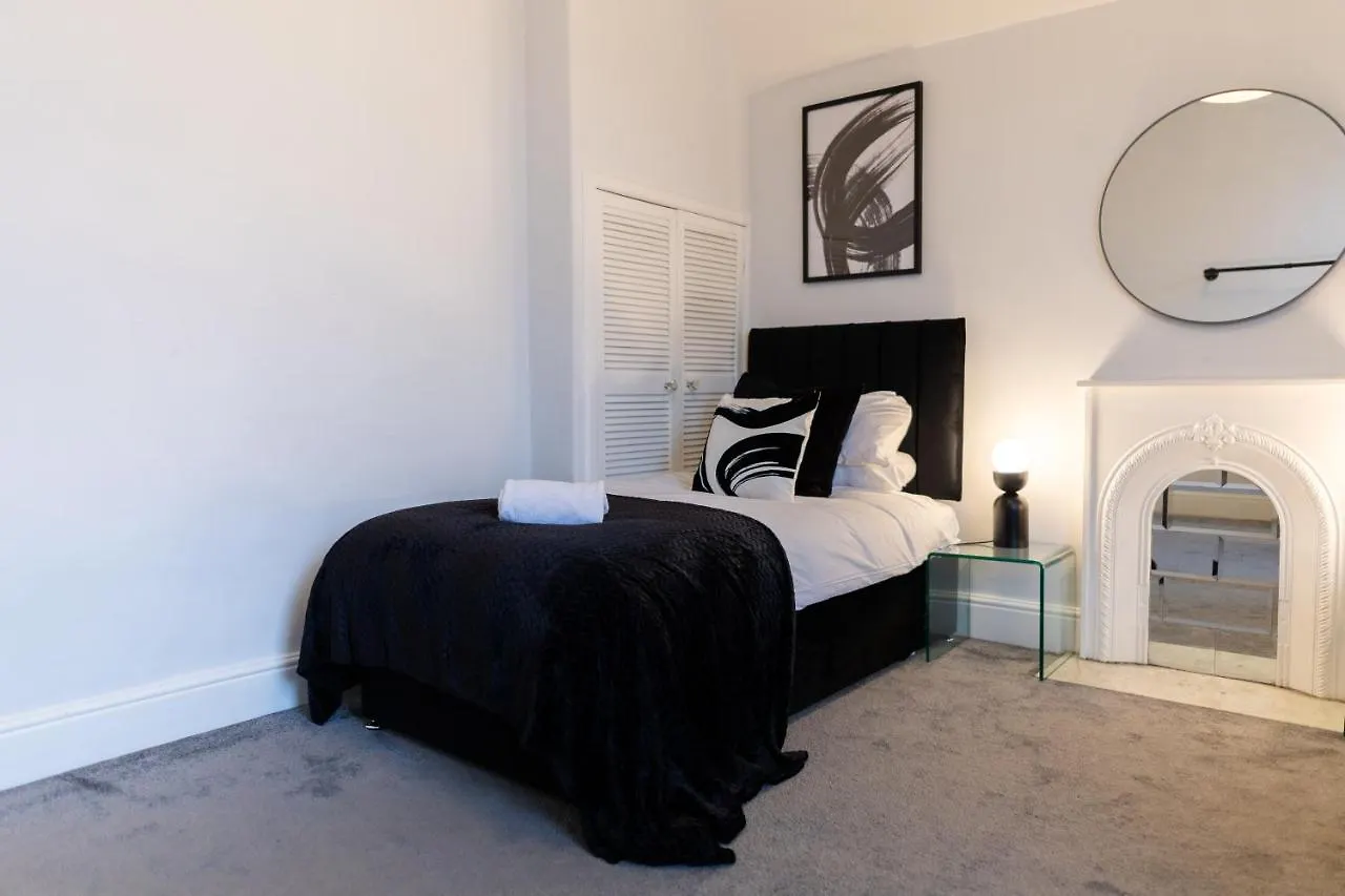 Luxury Boutique 5 Bedroom House In Cardiff 0*,