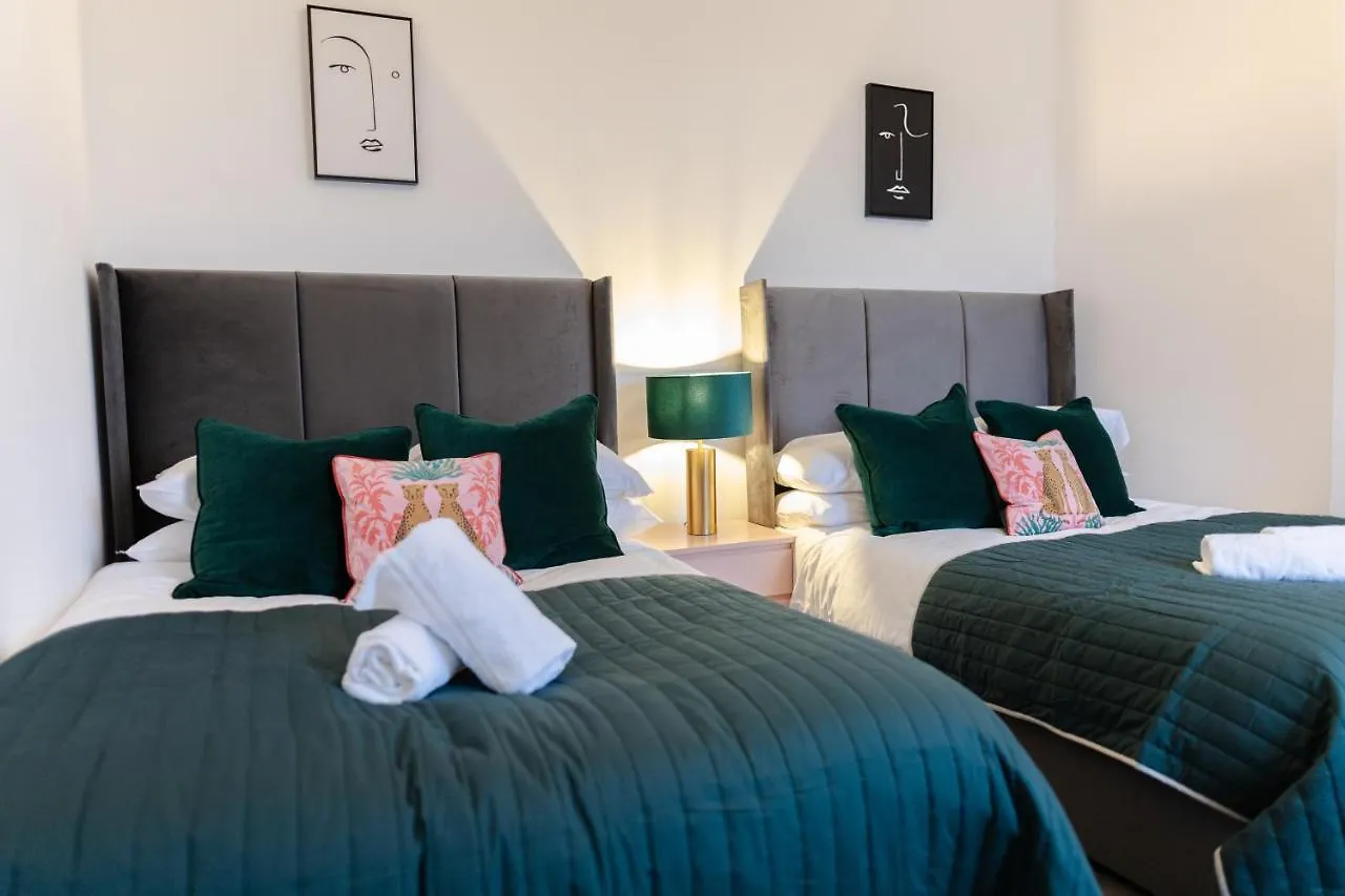 Luxury Boutique 5 Bedroom House In Cardiff