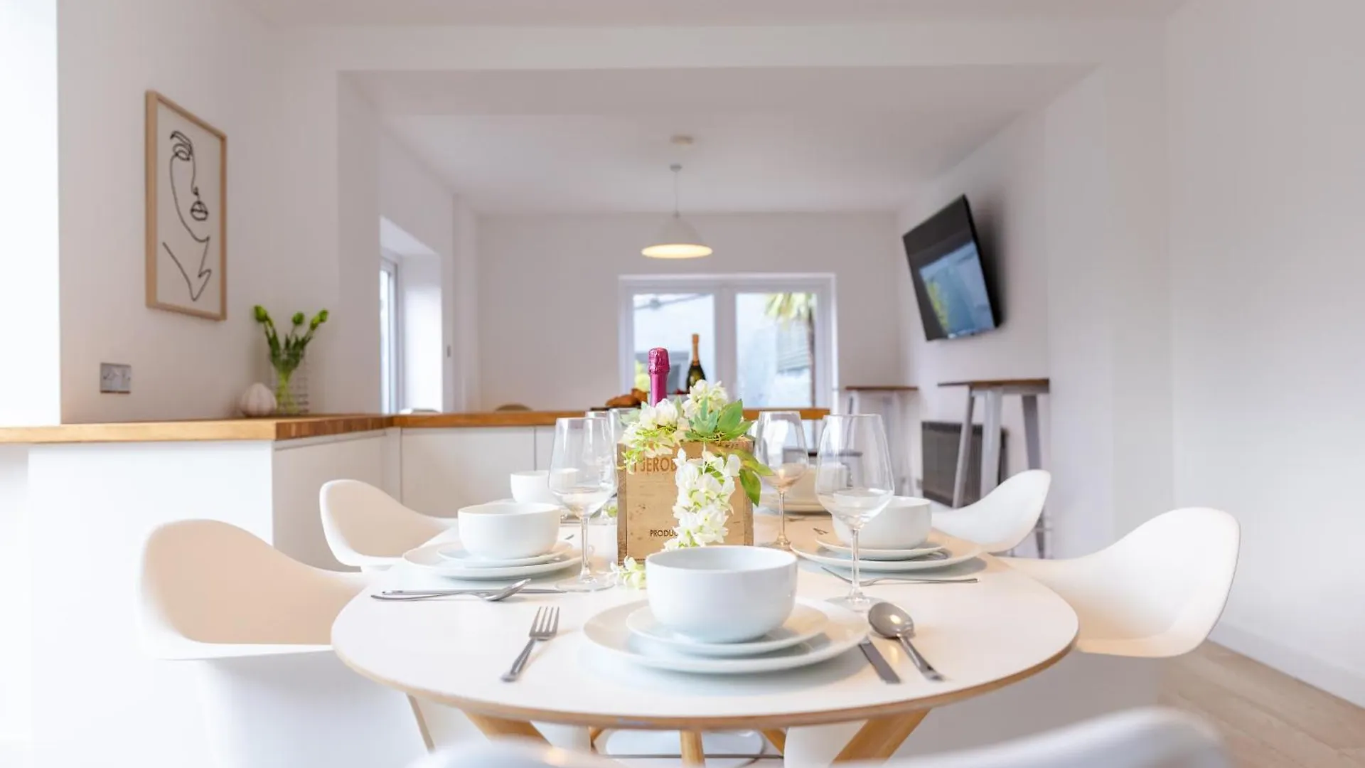 Luxury Boutique 5 Bedroom House In Cardiff 0*,