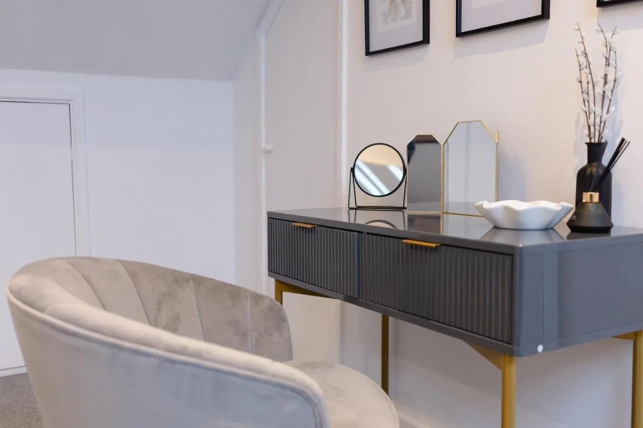 Luxury Boutique 5 Bedroom House In كارديف