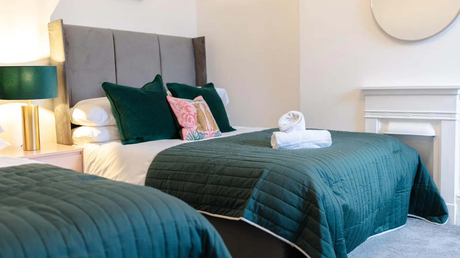 Luxury Boutique 5 Bedroom House In كارديف